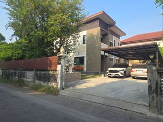 For sale 3 Beds house in Phra Khanong, Bangkok