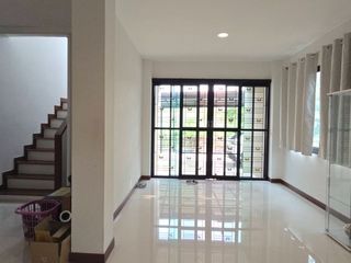 For sale 3 Beds house in Phra Khanong, Bangkok
