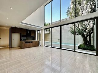 For sale 4 Beds townhouse in Watthana, Bangkok