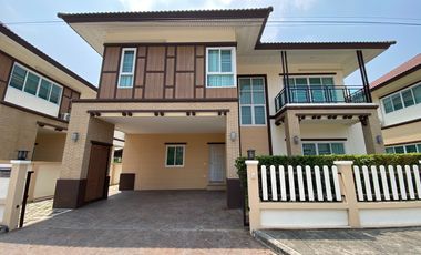 À louer 4 chambres maison à San Kamphaeng, Chiang Mai