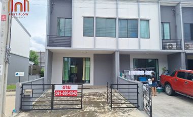 出售 3 卧室 联排别墅 在 Saphan Sung, 曼谷