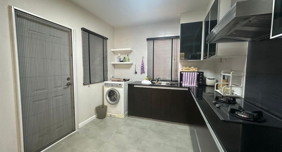 For rent 3 bedrooms house in Lat Krabang, Bangkok