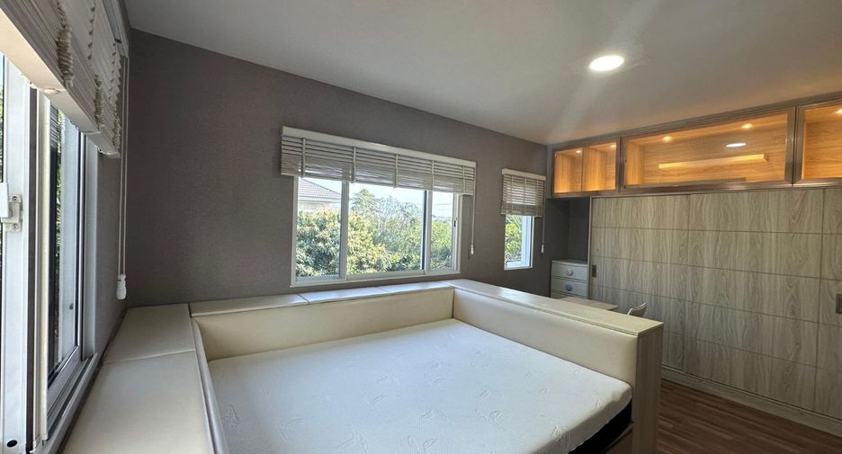 For rent 3 bedrooms house in Lat Krabang, Bangkok
