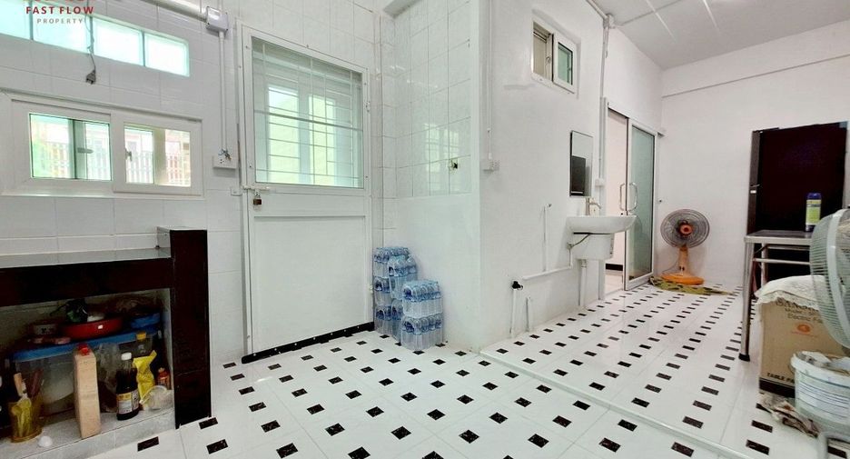 For sale 2 bedrooms townhouse in Bang Khun Thian, Bangkok