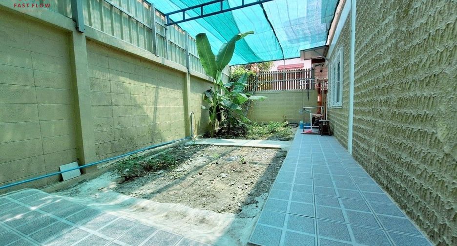For sale 2 bedrooms townhouse in Bang Khun Thian, Bangkok