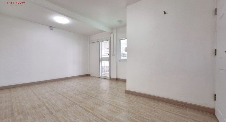 For sale 2 bedrooms townhouse in Bang Khun Thian, Bangkok
