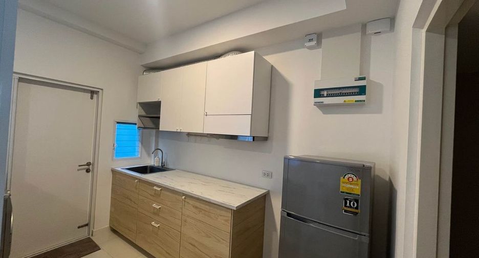 For rent 3 bedrooms townhouse in Prawet, Bangkok