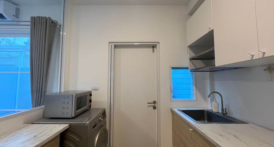 For rent 3 bedrooms townhouse in Prawet, Bangkok