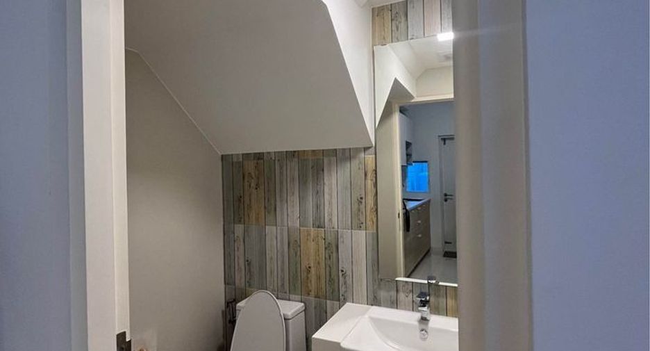 For rent 3 bedrooms townhouse in Prawet, Bangkok