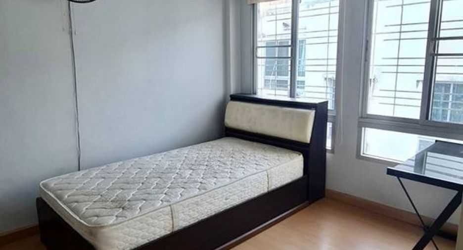 Casa adosada en alquiler de 3 habitaciones en Suan Luang, Bangkok