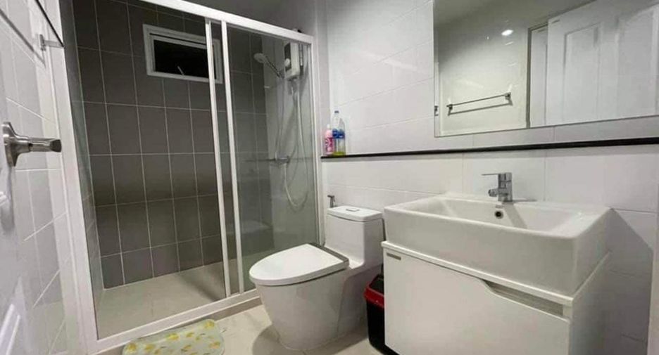 For rent 3 bedrooms townhouse in Bang Phli, Samut Prakan