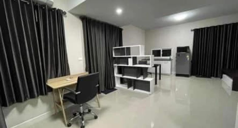 For rent 3 bedrooms townhouse in Bang Phli, Samut Prakan