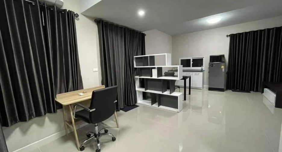 For rent 3 bedrooms townhouse in Bang Phli, Samut Prakan