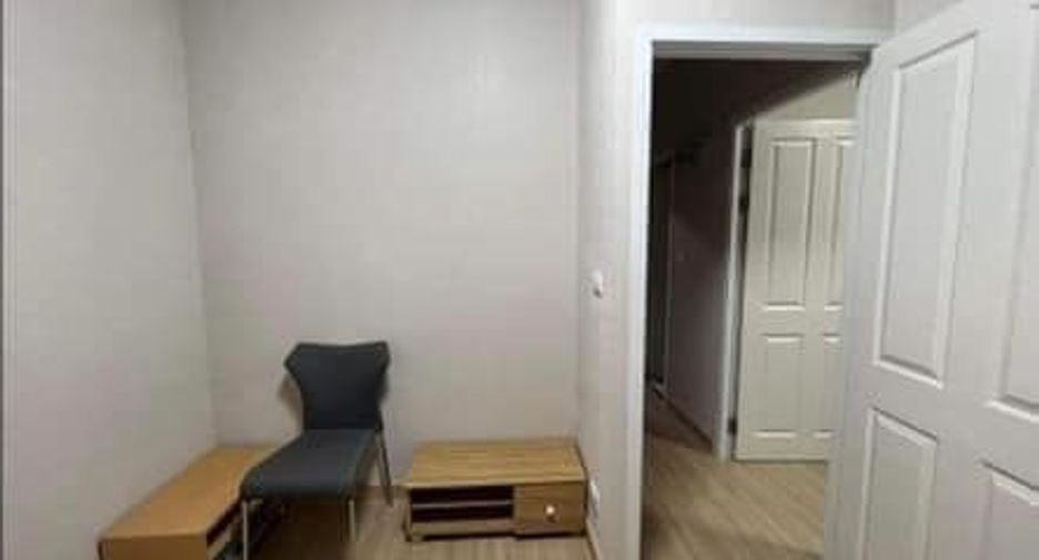 For rent 3 bedrooms townhouse in Bang Phli, Samut Prakan