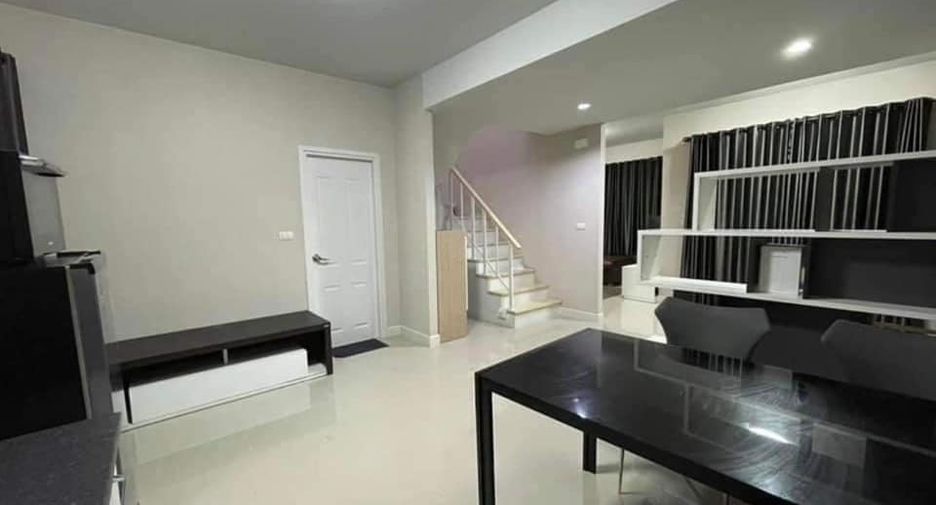 For rent 3 bedrooms townhouse in Bang Phli, Samut Prakan