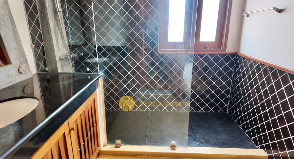 For sale 4 ベッドルーム villa in Bang Lamung, Chonburi