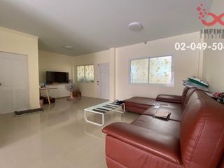 For sale 3 bed townhouse in Thanyaburi, Pathum Thani