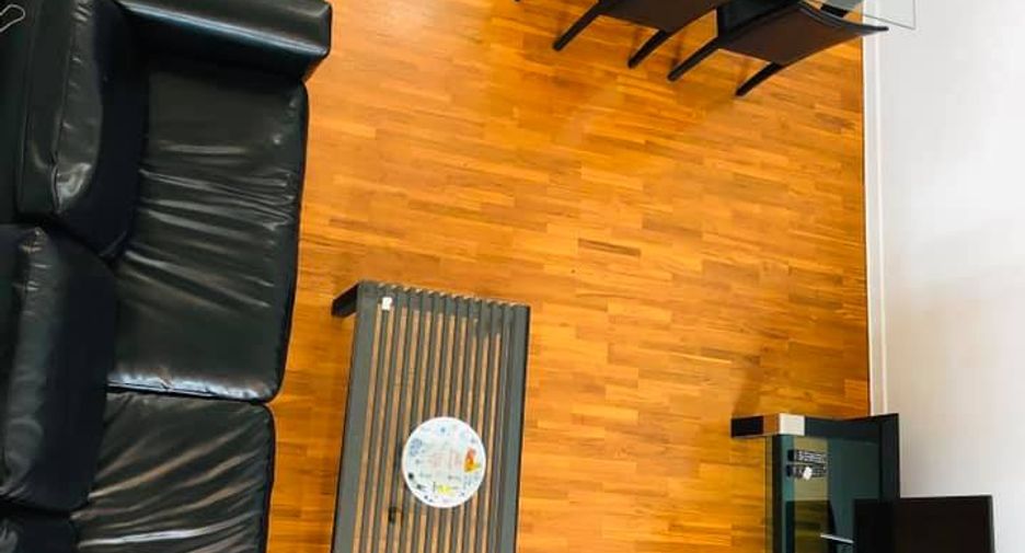 For rent 4 bedrooms townhouse in Watthana, Bangkok