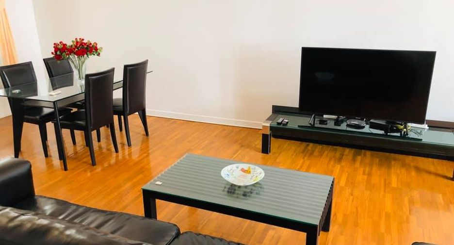 For rent 4 bedrooms townhouse in Watthana, Bangkok
