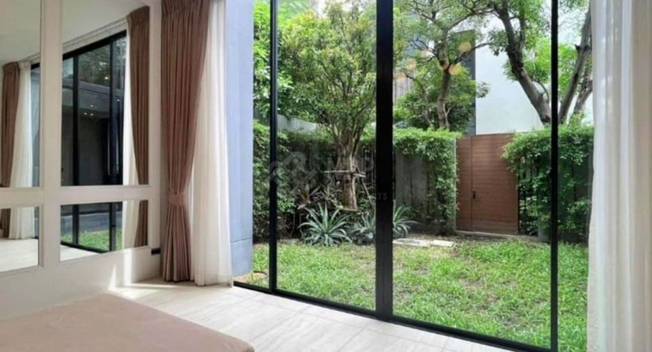 For rent 4 bedrooms house in Bang Kapi, Bangkok
