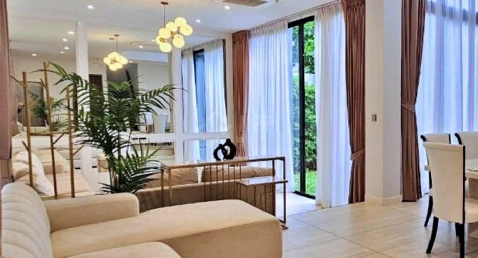 For rent 4 bedrooms house in Bang Kapi, Bangkok