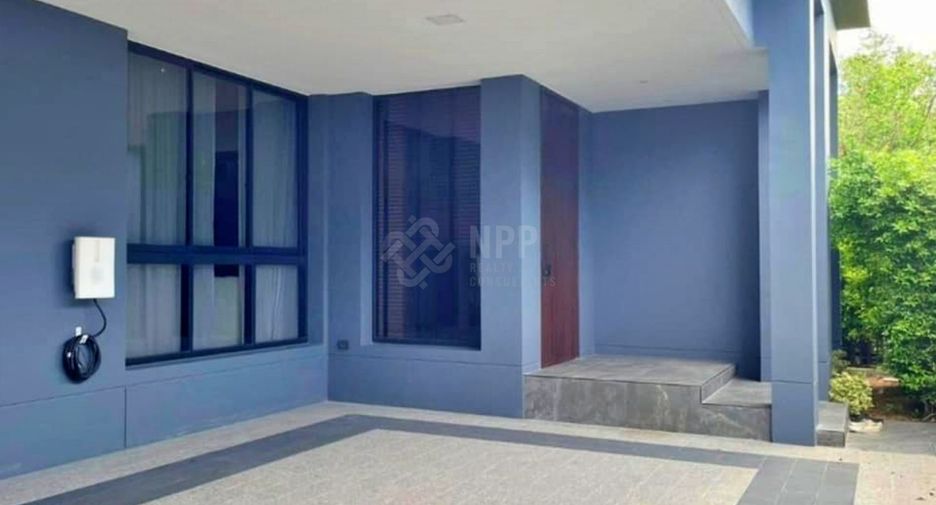 For rent 4 bedrooms house in Bang Kapi, Bangkok