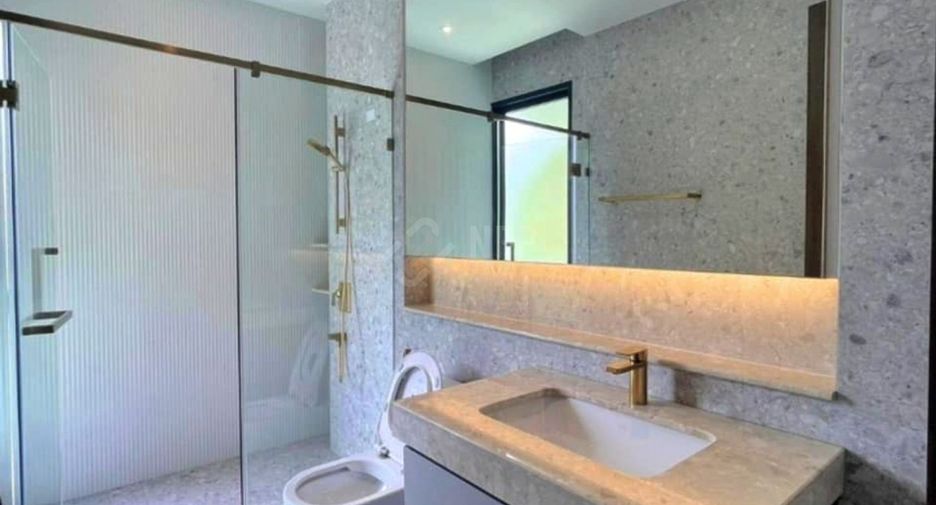 For rent 4 bedrooms house in Bang Kapi, Bangkok