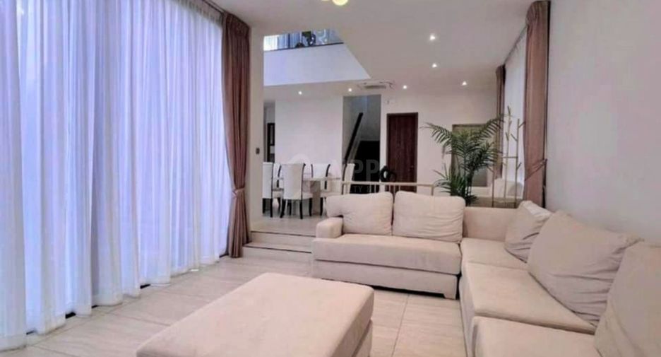 For rent 4 bedrooms house in Bang Kapi, Bangkok