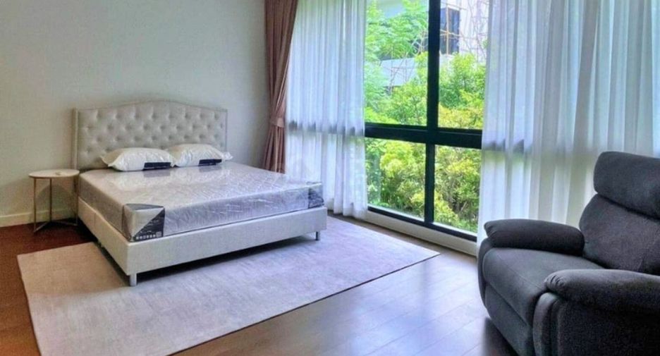 For rent 4 bedrooms house in Bang Kapi, Bangkok