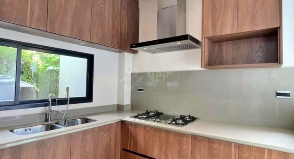 For rent 4 bedrooms house in Bang Kapi, Bangkok