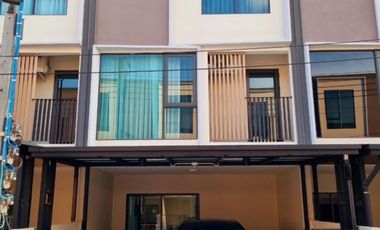 For rent 2 bed townhouse in Bang Phli, Samut Prakan