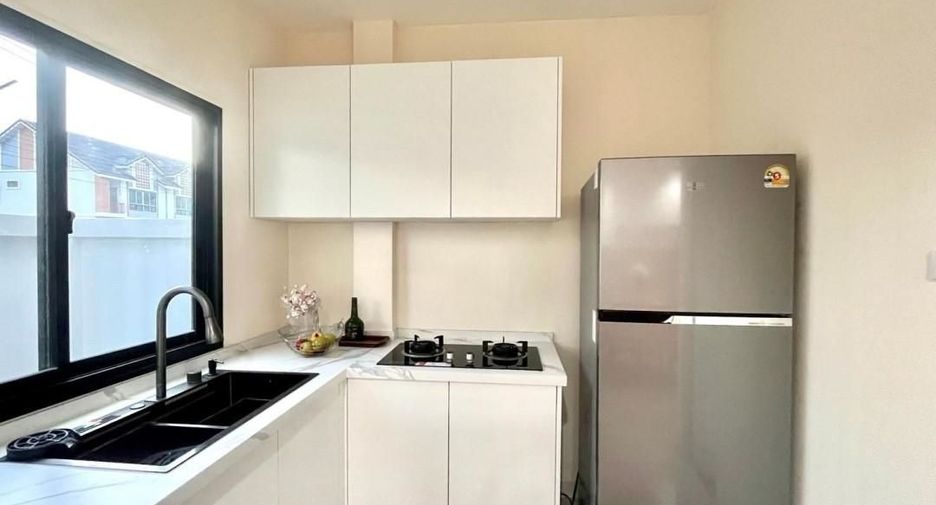 For sale 3 bedrooms townhouse in Bang Lamung, Chonburi