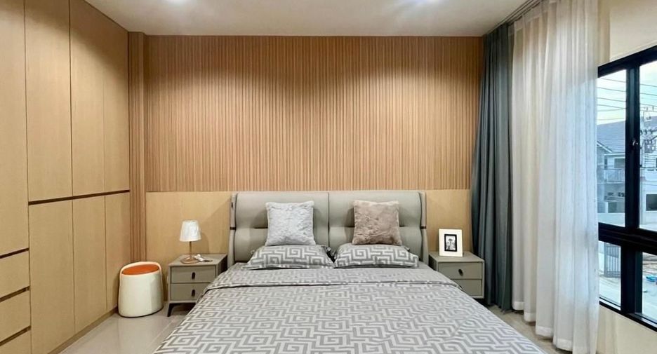For sale 3 bedrooms townhouse in Bang Lamung, Chonburi