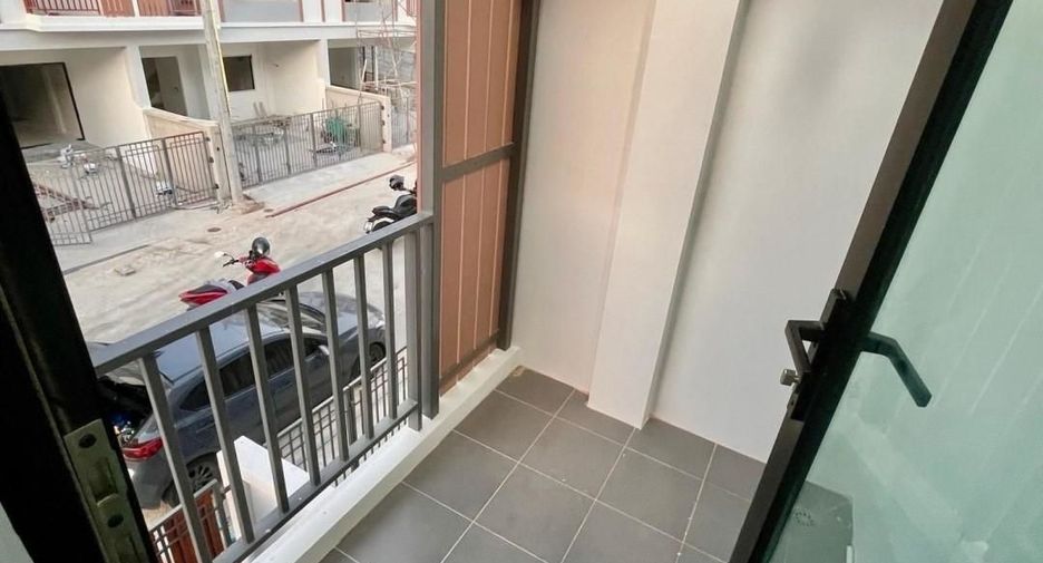 For sale 3 bedrooms townhouse in Bang Lamung, Chonburi