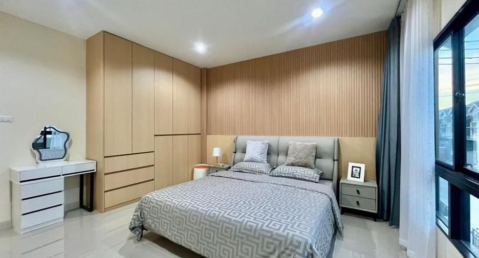 For sale 3 bedrooms townhouse in Bang Lamung, Chonburi
