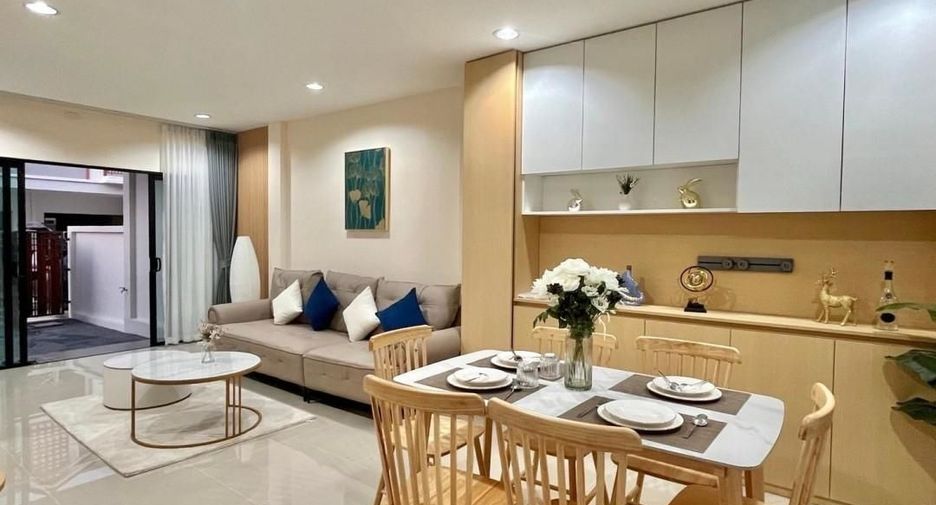 For sale 3 bedrooms townhouse in Bang Lamung, Chonburi