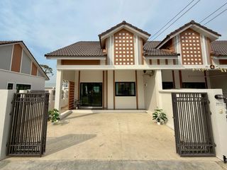 For sale 2 bed townhouse in East Pattaya, Pattaya