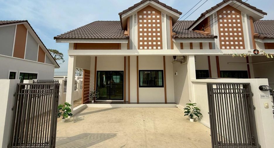For sale 2 bedrooms townhouse in Bang Lamung, Chonburi