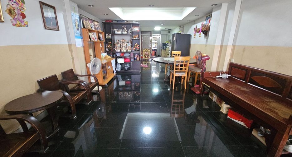 For sale 5 bedrooms retail Space in Thon Buri, Bangkok