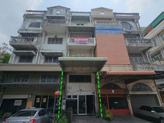 For sale 5 bedrooms retail Space in Thon Buri, Bangkok