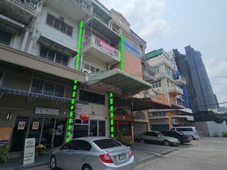 For sale 5 bedrooms retail Space in Thon Buri, Bangkok
