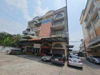 For sale 5 bedrooms retail Space in Thon Buri, Bangkok