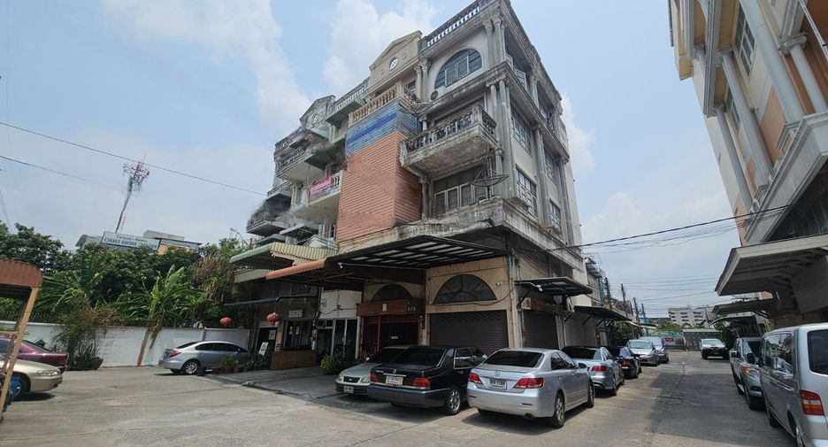 For sale 5 bedrooms retail Space in Thon Buri, Bangkok