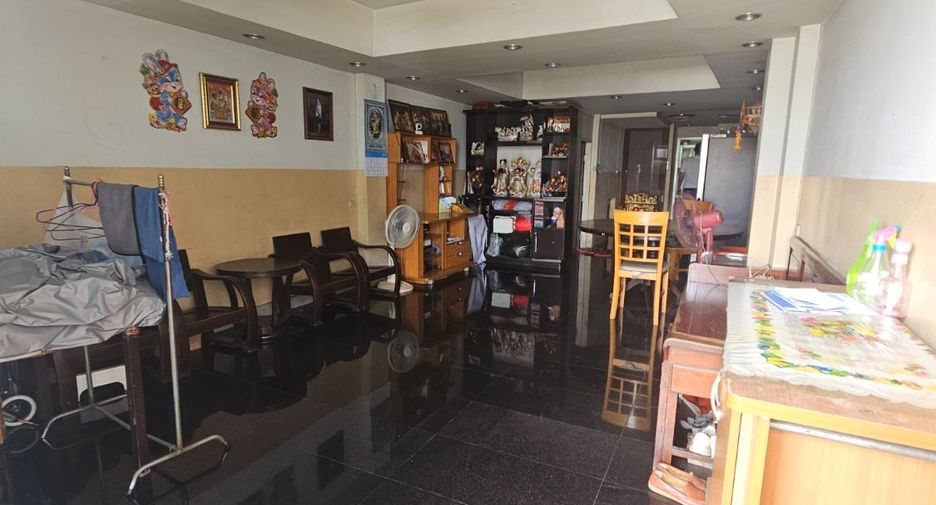 For sale 5 bedrooms retail Space in Thon Buri, Bangkok