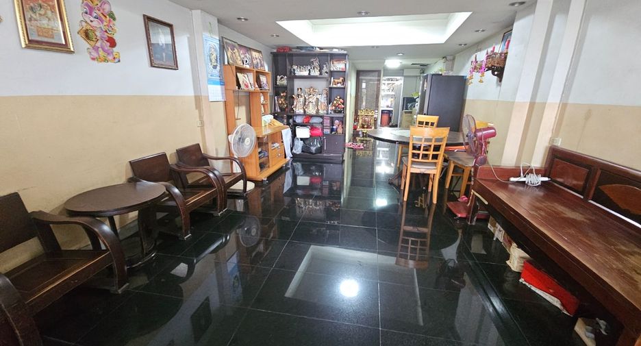 For sale 5 bedrooms retail Space in Thon Buri, Bangkok