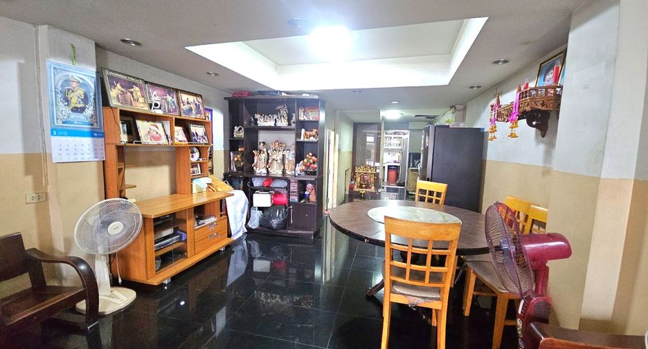 For sale 5 bedrooms retail Space in Thon Buri, Bangkok