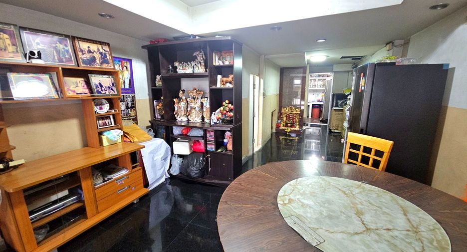 For sale 5 bedrooms retail Space in Thon Buri, Bangkok