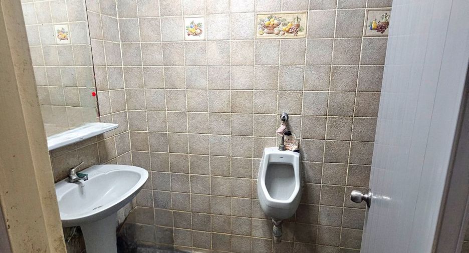 For sale 5 bedrooms retail Space in Thon Buri, Bangkok