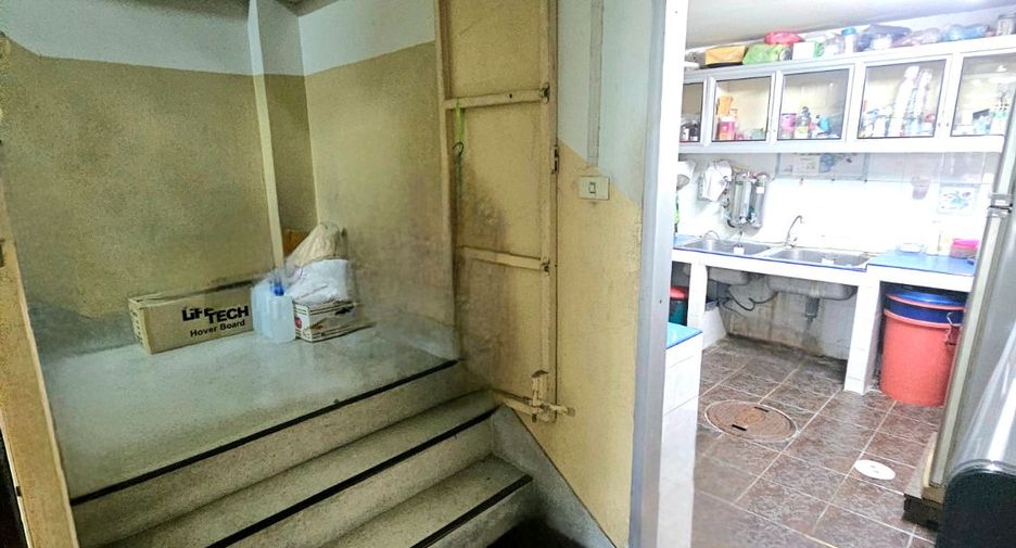 For sale 5 bedrooms retail Space in Thon Buri, Bangkok
