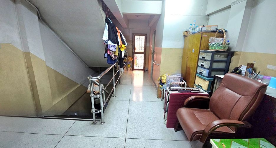 For sale 5 bedrooms retail Space in Thon Buri, Bangkok